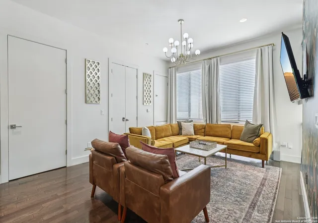 Photo 3 of Single family home for sale at 318 W Grayson #303, San Antonio, TX 78212 | MLS# 1883015 | Listing updated on 2025-12-12