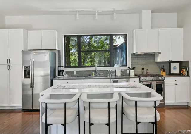 Photo 4 of Single family home for sale at 318 W Grayson #303, San Antonio, TX 78212 | MLS# 1883015 | Listing updated on 2025-12-12