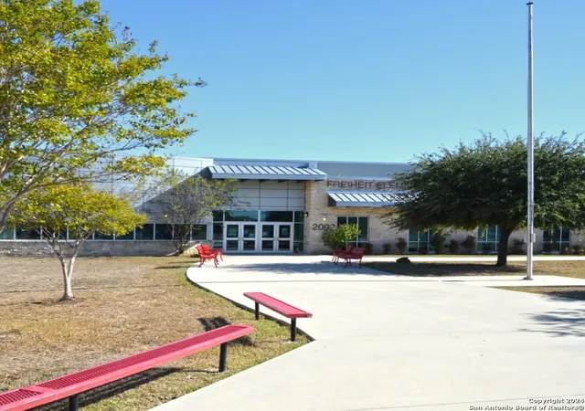 Photo 4 of Sale Pending at 304 Hulda Trl, New Braunfels, TX 78130 | MLS# 1883026 | Listing updated on 2025-11-25