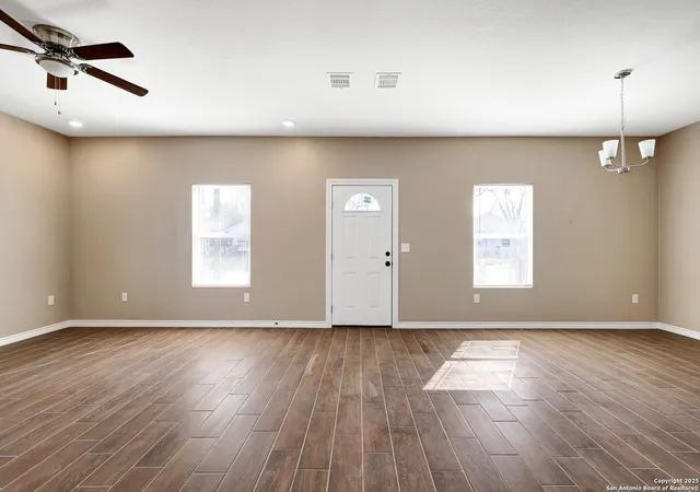 Photo 4 of Single family home for sale at 4423 Buena Vista, San Antonio, TX 78237 | MLS# 1883046 | Listing updated on 2025-10-21