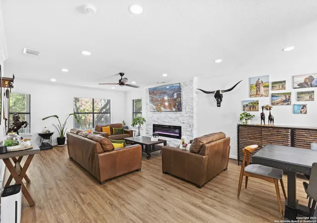 Photo 3 of Single family home for sale at 13423 Forum, Universal City, TX 78148 | MLS# 1883094 | Listing updated on 2025-12-06