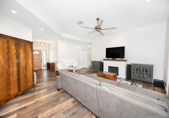 Photo 3 of Single family home for sale at 472 County Road 444, Hondo, TX 78861 | MLS# 1883099 | Listing updated on 2026-02-28