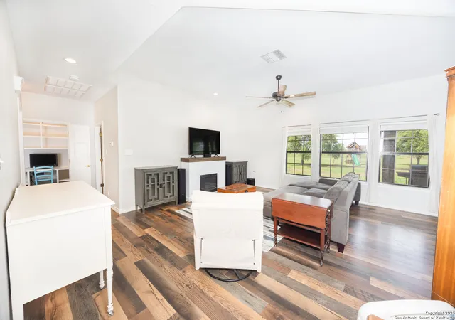 Photo 3 of Single family home for sale at 472 County Road 444, Hondo, TX 78861 | MLS# 1883099 | Listing updated on 2026-02-28