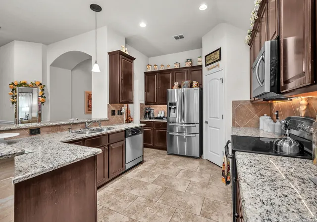 Photo 3 of Single family home for sale at 5809 Devonwood St, Cibolo, TX 78108 | MLS# 1883127 | Listing updated on 2026-02-05