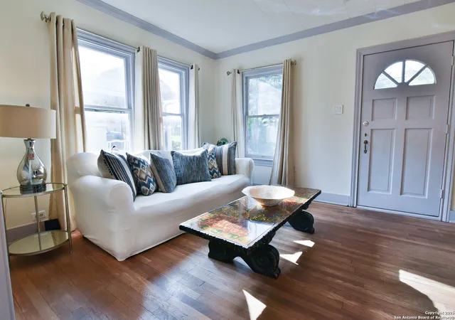 Photo 3 of Single family home for sale at 608 E Mulberry Ave, San Antonio, TX 78212 | MLS# 1883202 | Listing updated on 2025-11-11