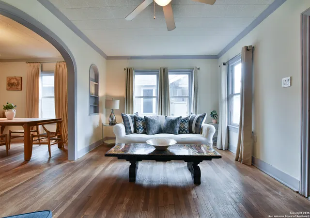 Photo 2 of Single family home for sale at 608 E Mulberry Ave, San Antonio, TX 78212 | MLS# 1883202 | Listing updated on 2025-11-11