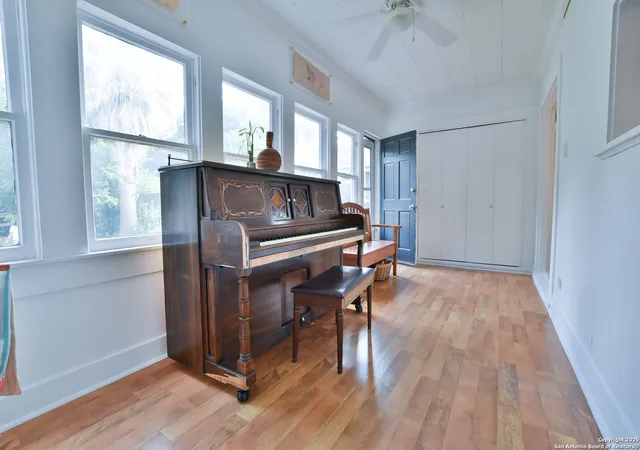 Photo 4 of Single family home for sale at 608 E Mulberry Ave, San Antonio, TX 78212 | MLS# 1883202 | Listing updated on 2025-11-11