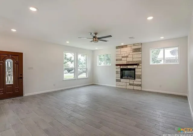 Photo 4 of Single family home for sale at 1583 Bonnyview Dr, Canyon Lake, TX 78133 | MLS# 1883246 | Listing updated on 2026-03-06
