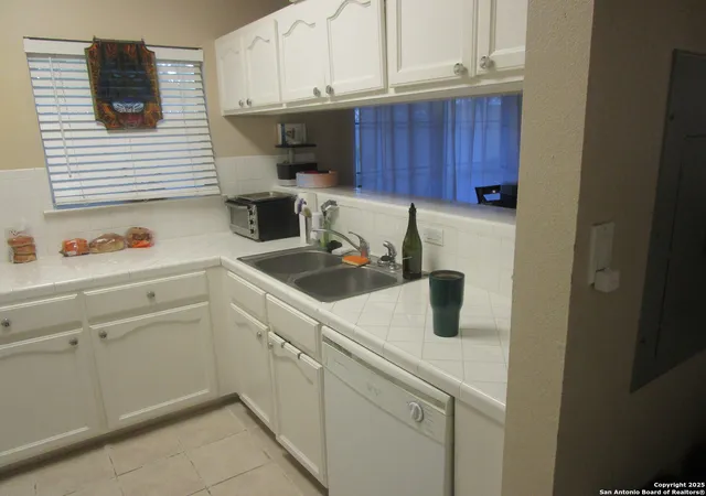 Photo 4 of Condo for sale at 133 Chapel Hill #133, San Antonio, TX 78240 | MLS# 1883261 | Listing updated on 2025-08-16