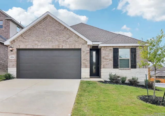 Photo 2 of Sale Pending at 12824 Lantern Tree, San Antonio, TX 78240 | MLS# 1883327 | Listing updated on 2026-01-12