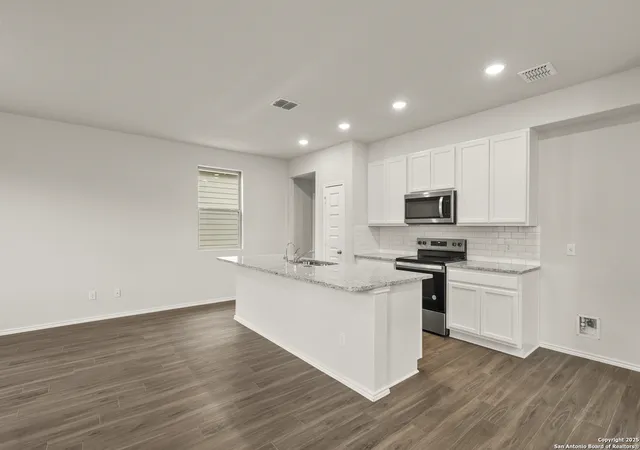 Photo 4 of Single family home for sale at 9307 Graze Land Dr, San Antonio, TX 78211 | MLS# 1883342 | Listing updated on 2026-04-28