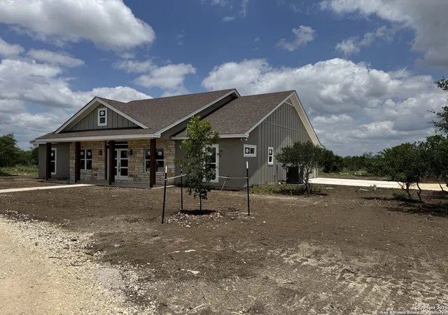 Photo 2 of Single family home for sale at 61 Friendship Hills, Uvalde, TX 78801 | MLS# 1883363 | Listing updated on 2025-11-10