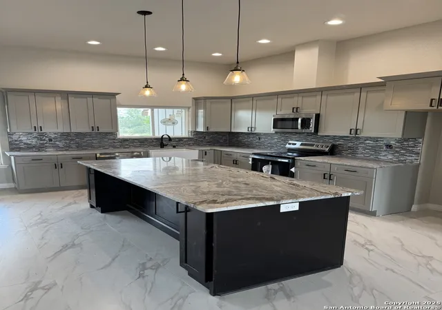 Photo 3 of Single family home for sale at 61 Friendship Hills, Uvalde, TX 78801 | MLS# 1883363 | Listing updated on 2025-11-10