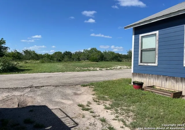 4th image of 621 Cr 356, Kenedy, TX 78119 | MLS# 1883364