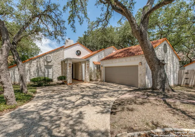 Photo 1 of Sale Pending at 3915 Hunters Crst, San Antonio, TX 78230 | MLS# 1883396 | Listing updated on 2025-10-19