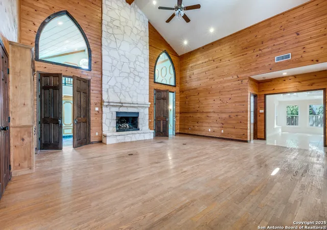 Photo 3 of Sale Pending at 3915 Hunters Crst, San Antonio, TX 78230 | MLS# 1883396 | Listing updated on 2025-10-19