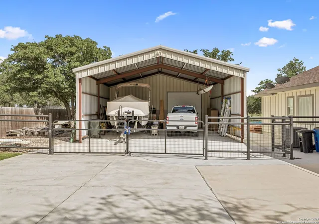 Photo 2 of Sale Pending at 164 Sendera Xing, La Vernia, TX 78121 | MLS# 1883410 | Listing updated on 2025-09-06