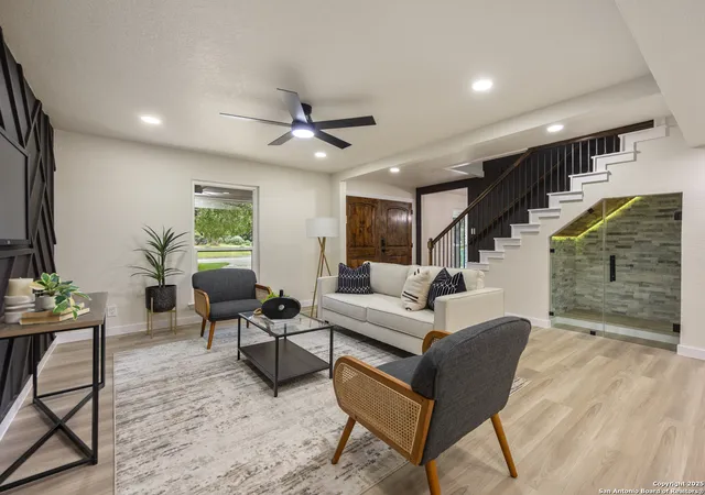 Photo 4 of Single family home for sale at 10818 Oak Bank, San Antonio, TX 78230 | MLS# 1883472 | Listing updated on 2025-08-31