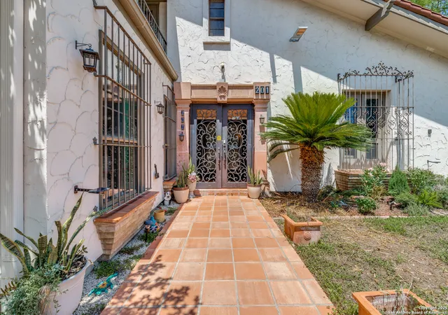 Photo 2 of Single family home for sale at 201 Chattington, San Antonio, TX 78213 | MLS# 1883481 | Listing updated on 2025-09-29