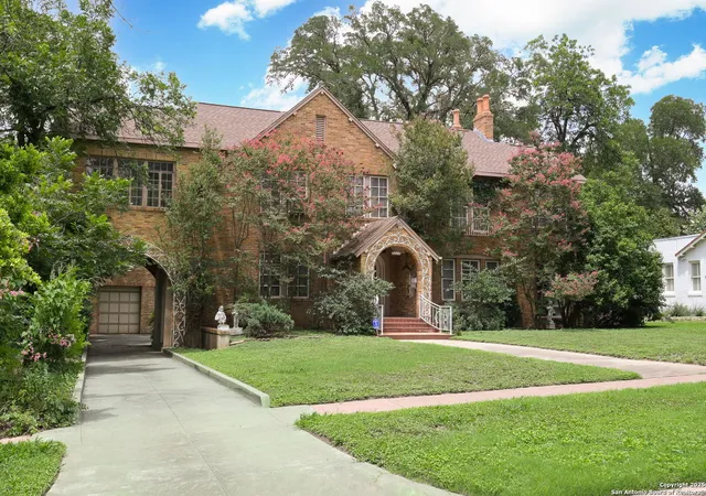 2nd image of 225 W Summit, San Antonio, TX 78212 | MLS# 1883501