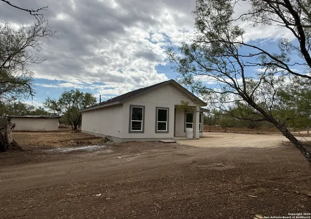 Photo 2 of Single family home for sale at 1400 Corgey Rd, Pleasanton, TX 78064 | MLS# 1883502 | Listing updated on 2026-02-07