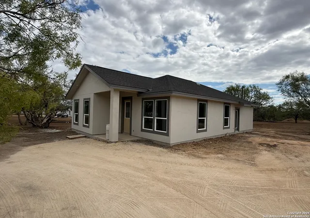 Photo 3 of Single family home for sale at 1400 Corgey Rd, Pleasanton, TX 78064 | MLS# 1883502 | Listing updated on 2026-02-07