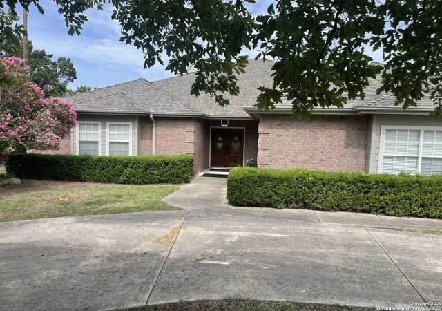 Photo 2 of Sale Pending at 1119 Bellewood, Canyon Lake, TX 78133 | MLS# 1883511 | Listing updated on 2025-12-11