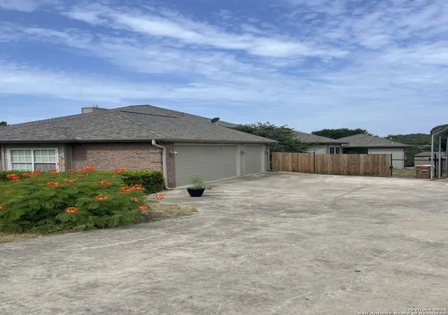 Photo 3 of Sale Pending at 1119 Bellewood, Canyon Lake, TX 78133 | MLS# 1883511 | Listing updated on 2025-12-11