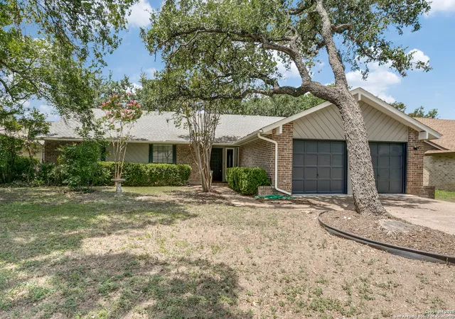 Photo 4 of Sale Pending at 14311 Ambleside Ln, San Antonio, TX 78231 | MLS# 1883514 | Listing updated on 2025-09-29