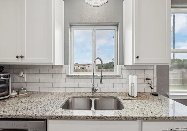 Photo 4 of Single family home for sale at 718 Chip Shot, Spring Branch, TX 78070 | MLS# 1883527 | Listing updated on 2025-10-25