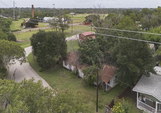 2nd image of 664 E North St, New Braunfels, TX 78130 | MLS# 1883563
