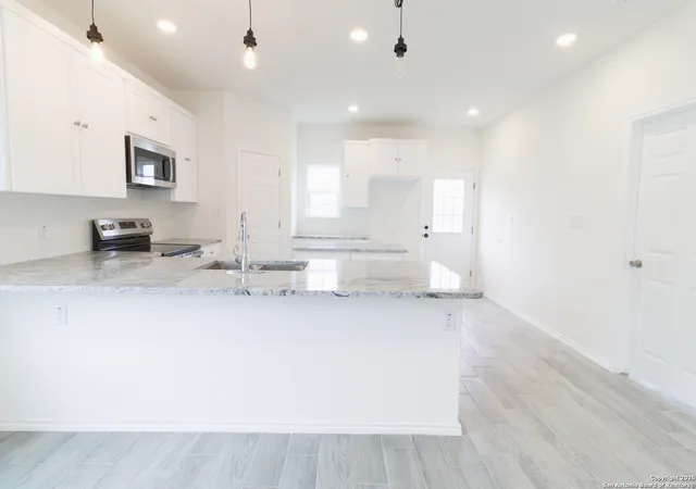 2nd image of 811 N Polk, Beeville, TX 78102 | MLS# 1883612