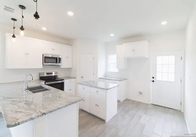 4th image of 811 N Polk, Beeville, TX 78102 | MLS# 1883612