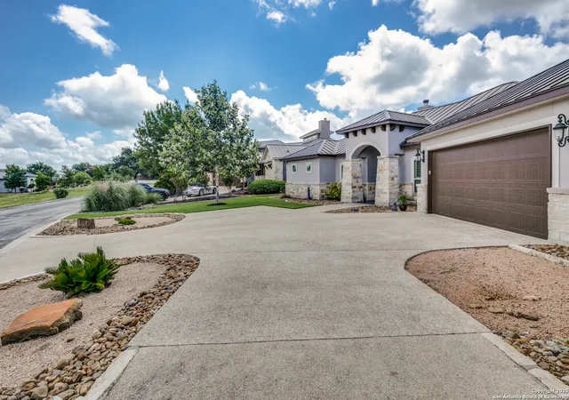 Photo 3 of Sale Pending at 109 Towne View Cir, Boerne, TX 78006 | MLS# 1883627 | Listing updated on 2025-09-25