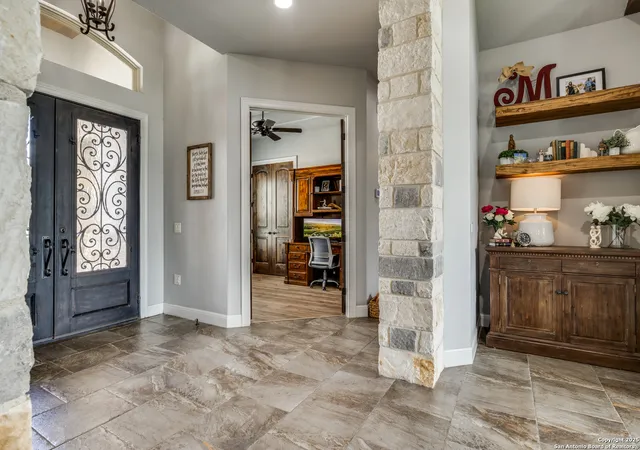 Photo 4 of Sale Pending at 109 Towne View Cir, Boerne, TX 78006 | MLS# 1883627 | Listing updated on 2025-09-25