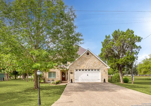 Photo 4 of Sale Pending at 218 Deerwood, Bandera, TX 78003 | MLS# 1883656 | Listing updated on 2026-01-26