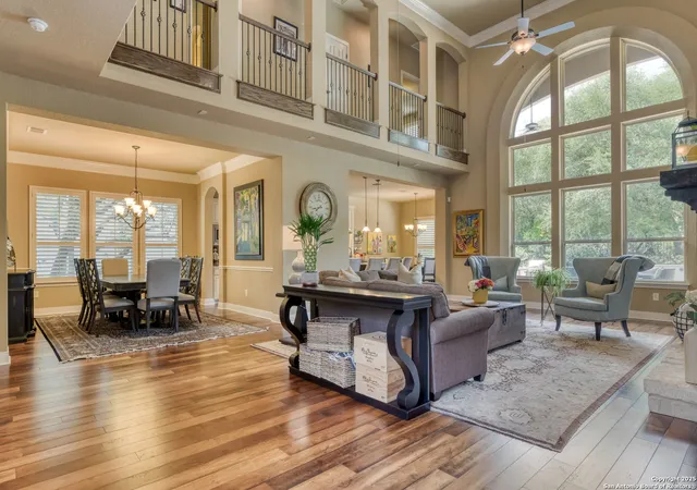 Photo 4 of Sale Pending at 2727 Wonderview, San Antonio, TX 78230 | MLS# 1883675 | Listing updated on 2025-10-28