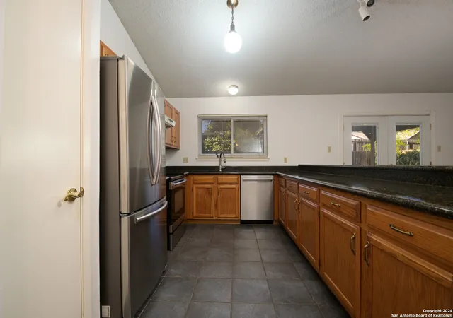 Photo 4 of Sale Pending at 6619 Honey Hl, San Antonio, TX 78229 | MLS# 1883716 | Listing updated on 2025-12-24