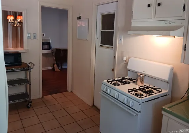 Photo 2 of Single family home for sale at 206 Laddie, San Antonio, TX 78201 | MLS# 1883729 | Listing updated on 2025-10-24