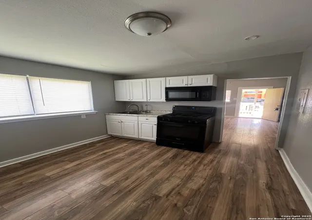 4th image of 1517 El Paso, San Antonio, TX 78207 | MLS# 1883735