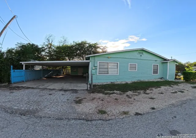 Photo 3 of Single family home for sale at 3402 W Travis, San Antonio, TX 78207 | MLS# 1883757 | Listing updated on 2025-07-25