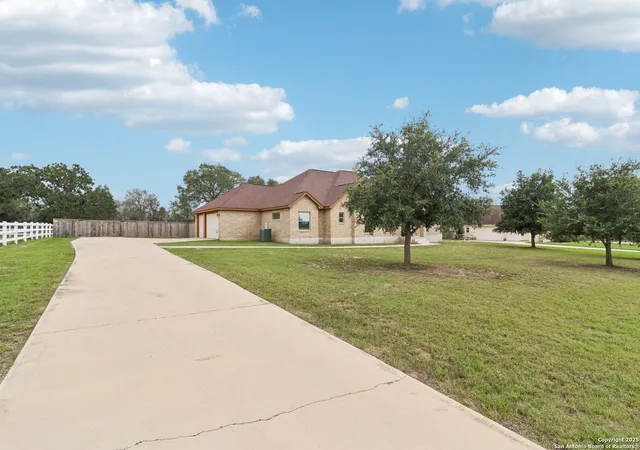 2nd image of 164 Abrego Lake, Floresville, TX 78114 | MLS# 1883842