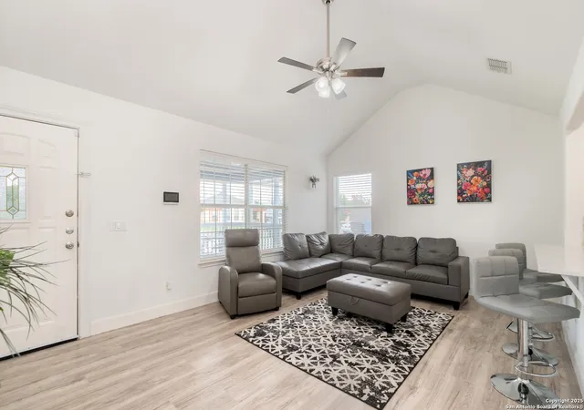 Photo 4 of Single family home for sale at 2838 Wyoming St, San Antonio, TX 78203 | MLS# 1883866 | Listing updated on 2025-12-30