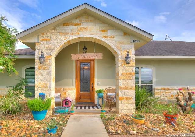 Photo 1 of Sale Pending at 1011 Timbercrest, Pleasanton, TX 78064 | MLS# 1884038 | Listing updated on 2025-10-12