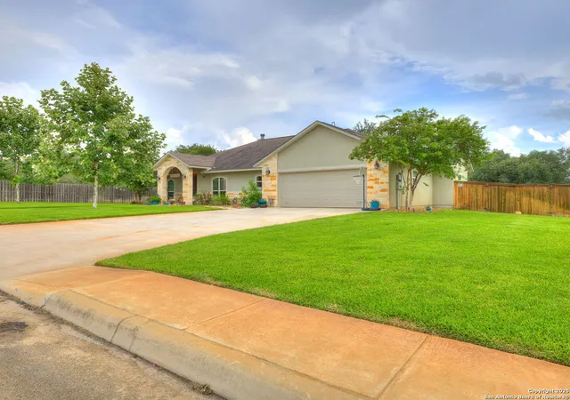 Photo 3 of Sale Pending at 1011 Timbercrest, Pleasanton, TX 78064 | MLS# 1884038 | Listing updated on 2025-10-12