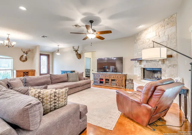 Photo 4 of Sale Pending at 1011 Timbercrest, Pleasanton, TX 78064 | MLS# 1884038 | Listing updated on 2025-10-12