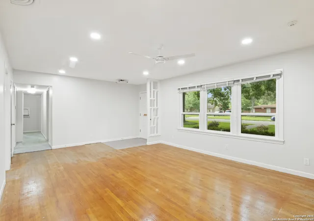 Photo 3 of Single family home for sale at 818 Cherry, Uvalde, TX 78801 | MLS# 1884136 | Listing updated on 2025-11-11