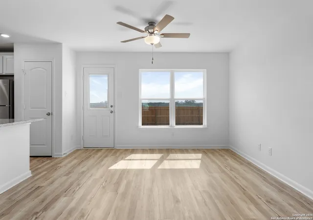 Photo 4 of Single family home for sale at 16020 Imes Way, Lytle, TX 78052 | MLS# 1884176 | Listing updated on 2025-11-18