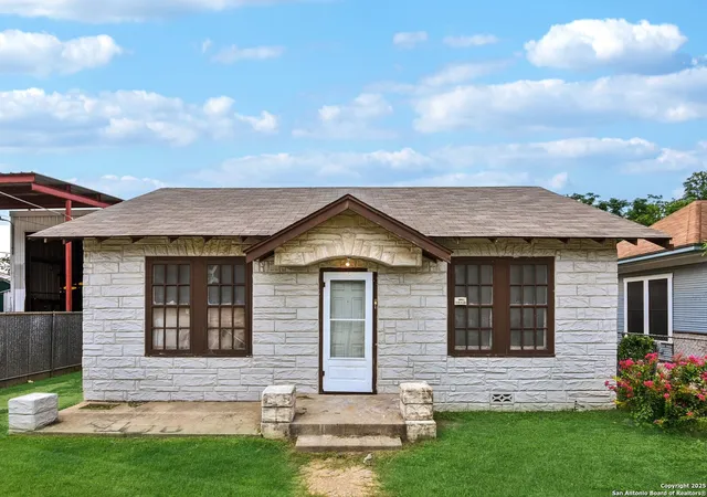 Photo 1 of Single family home for sale at 106 Carroll St, San Antonio, TX 78225 | MLS# 1884215 | Listing updated on 2025-11-03