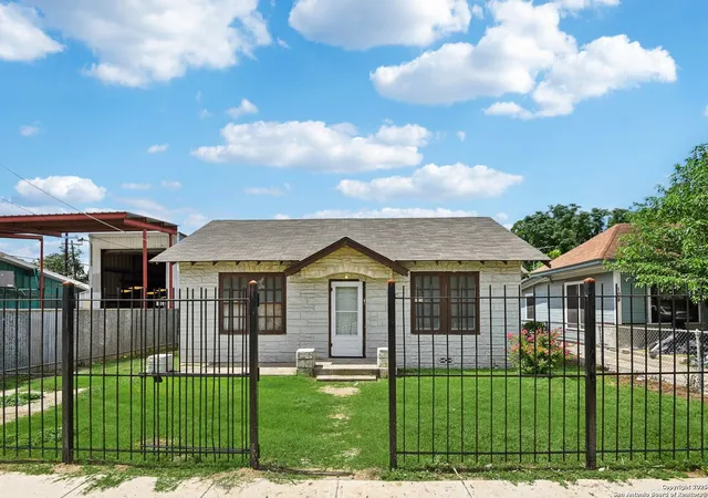 Photo 3 of Single family home for sale at 106 Carroll St, San Antonio, TX 78225 | MLS# 1884215 | Listing updated on 2025-11-03